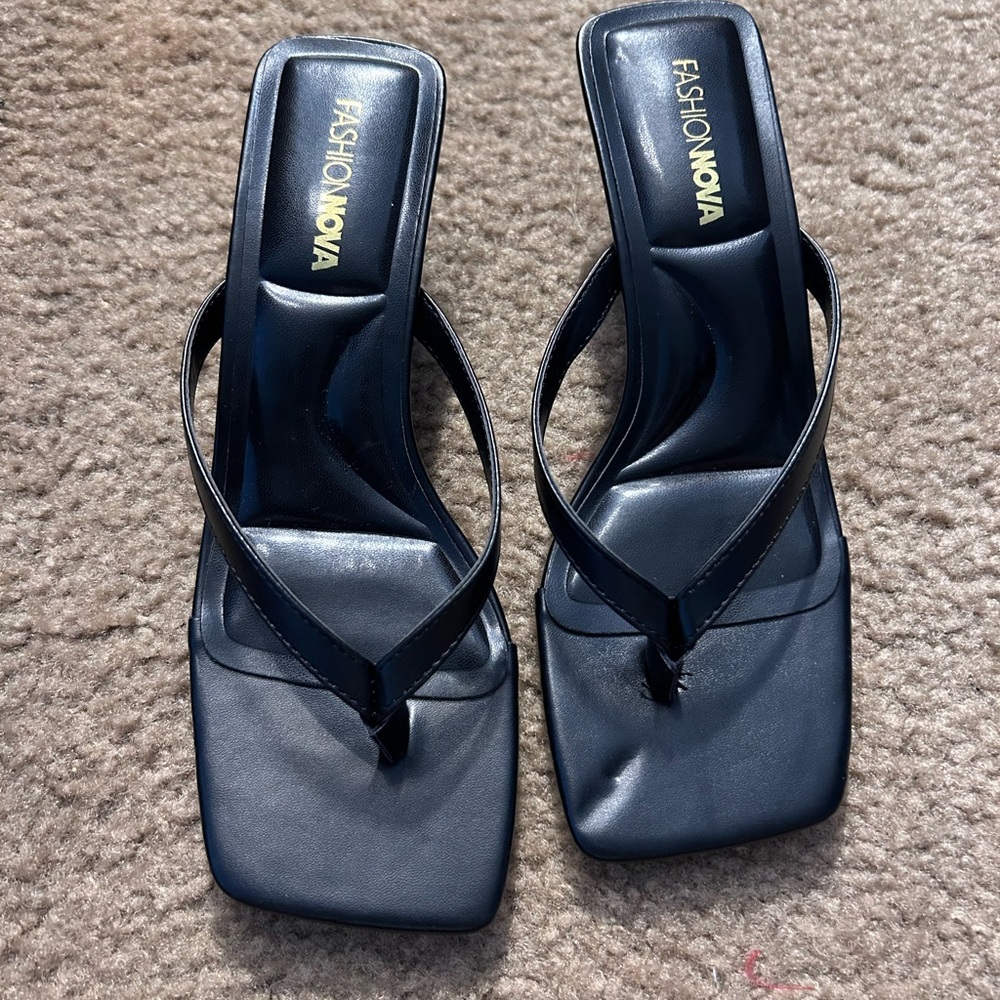 Fashion Nova Women's Dark Sandals